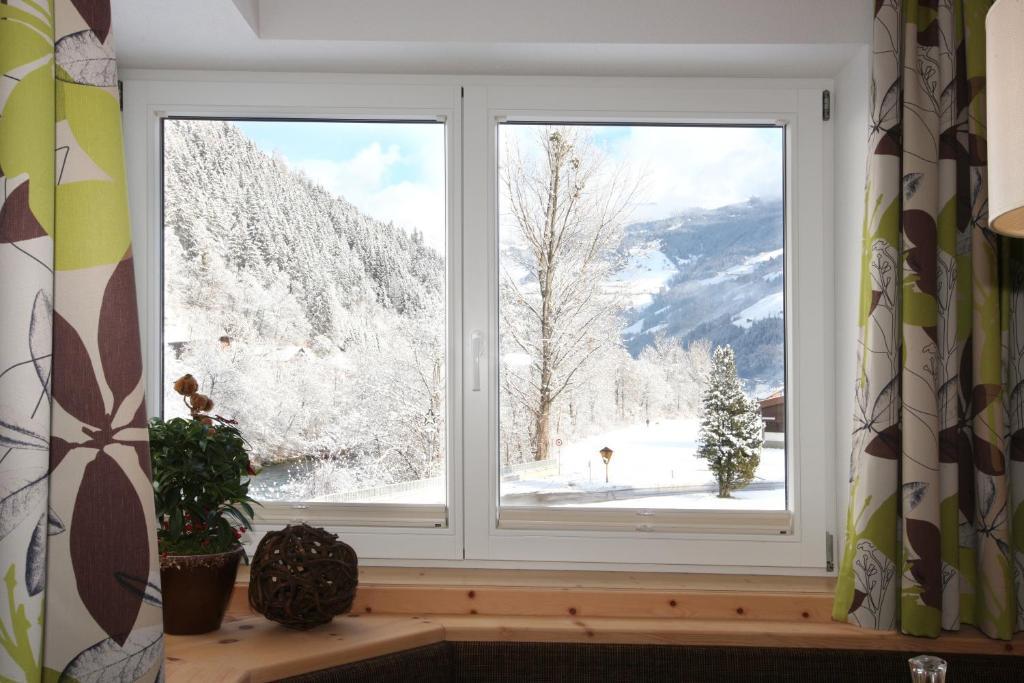Appartements Alpenkristall Цель-ам-Циллер Номер фото